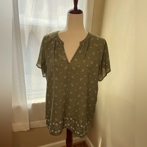 Old Navy Women’s Blouse. Pre-Owned. Excellent Condition. Size L.